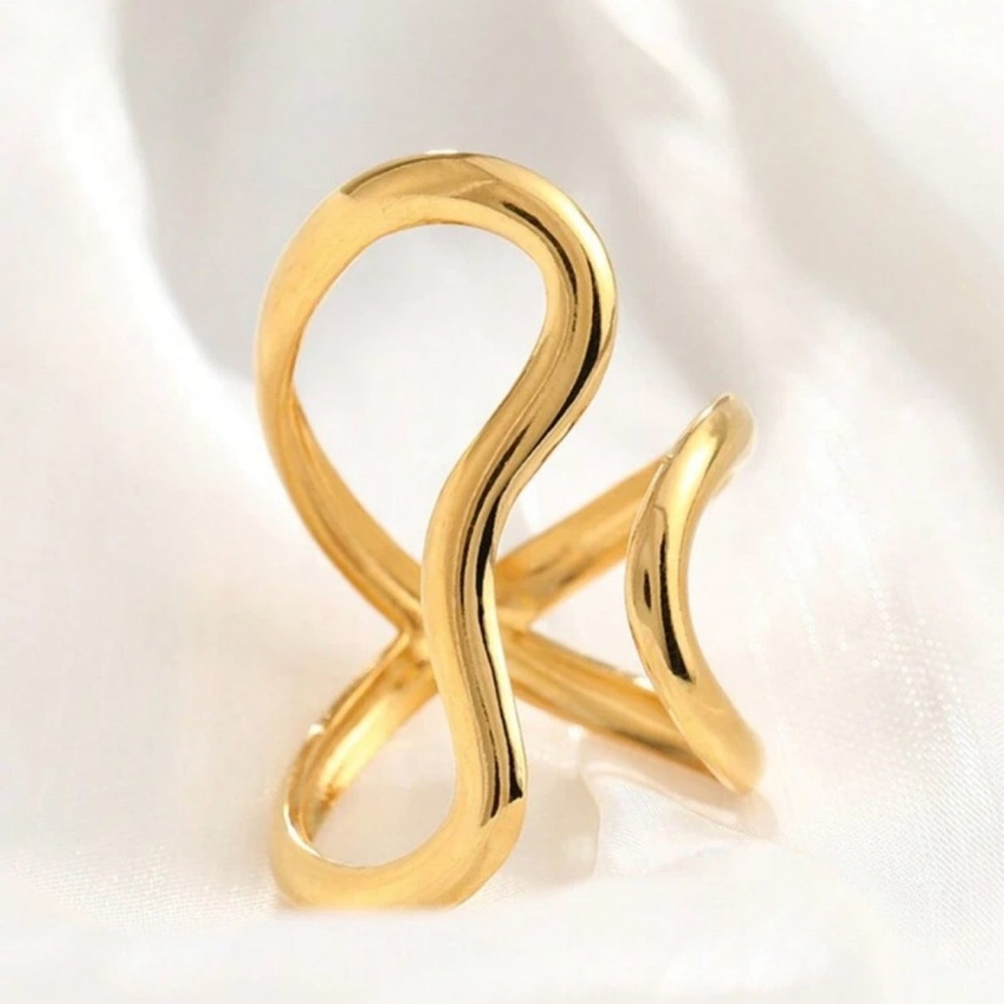 “RiRi” Geometric Gold Ring Sizes 6-8