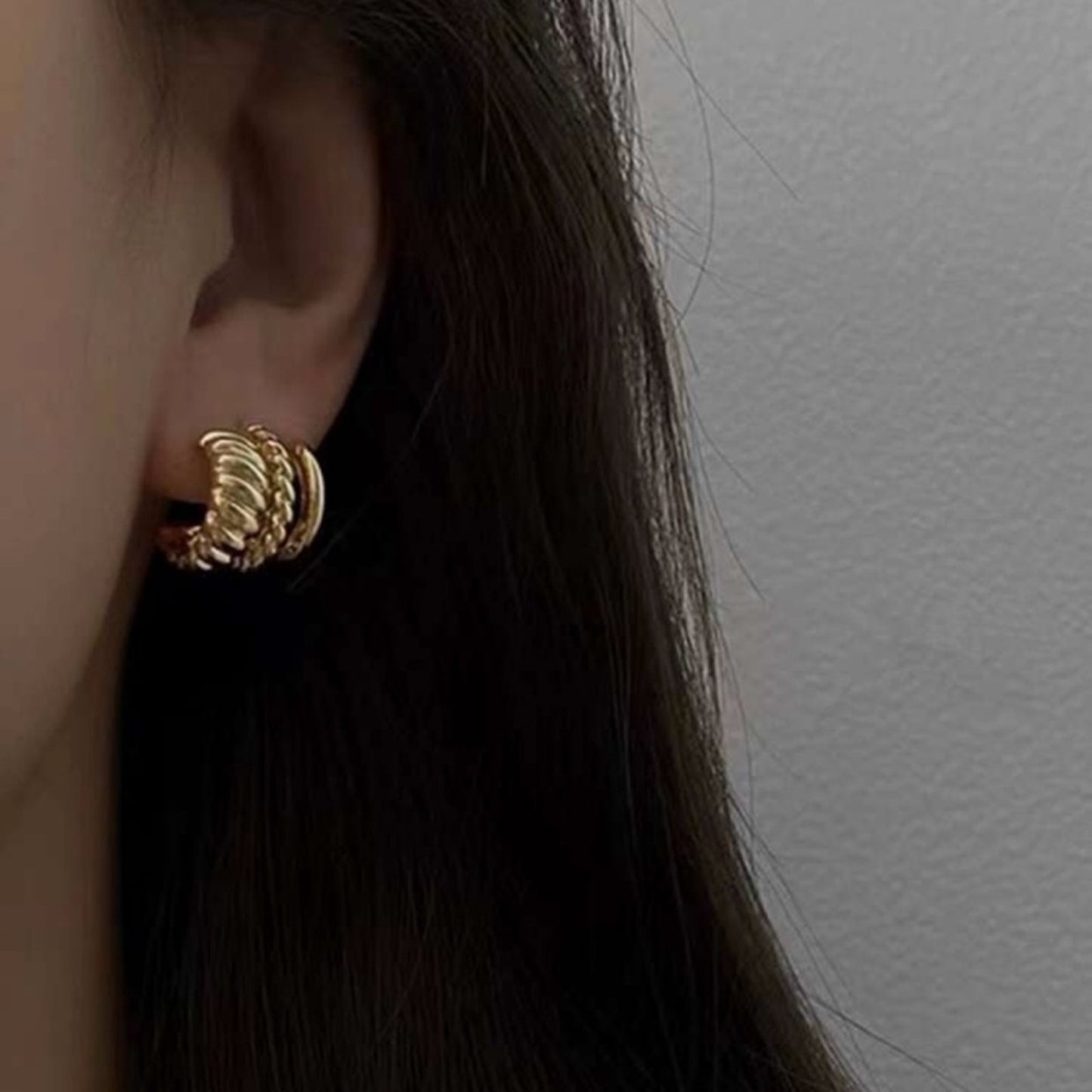 “Leanna” Gold illusion hoop earrings