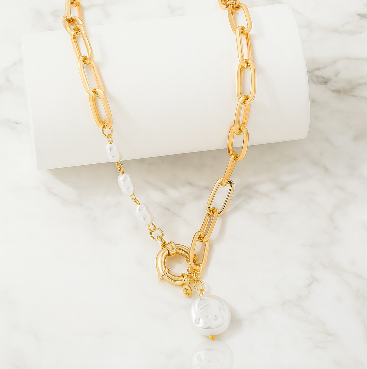 “CHARLOTTE” - Elegant gold plated pearl link necklace