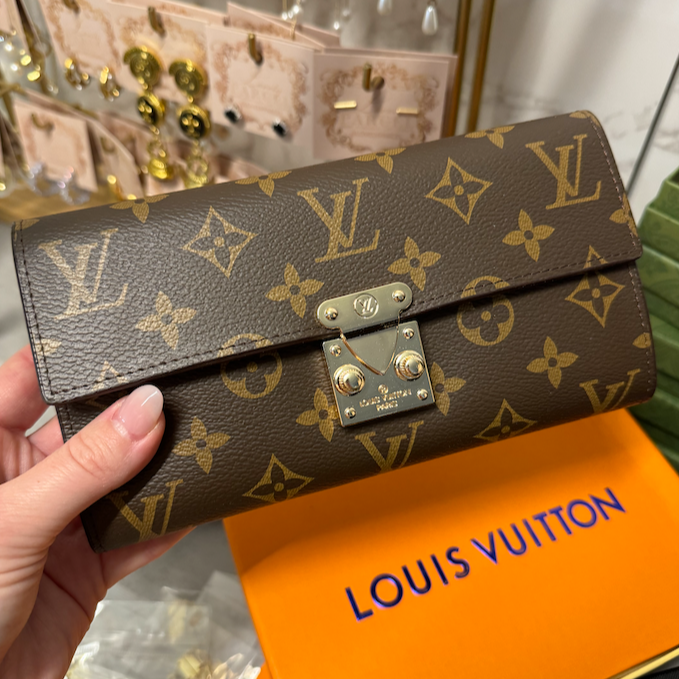 *RE-SALE ITEM* Luxe Brown Gold Lock Wallet Large