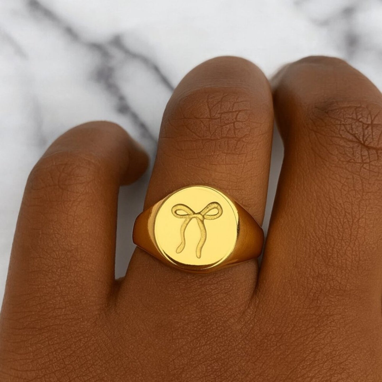 "LoveShack" Ribbon Signet 18K Ring
