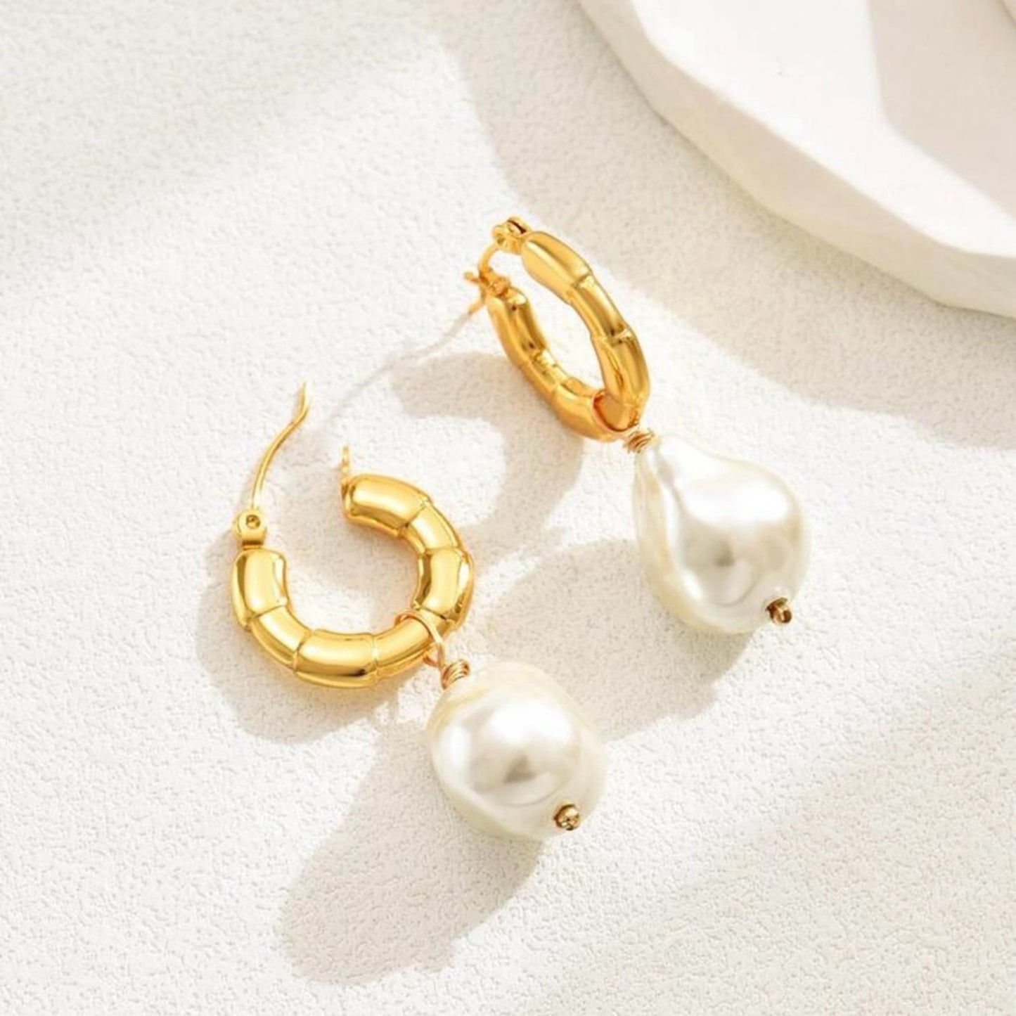 “CLAIRE” - Pearl gold plated hoop earrings