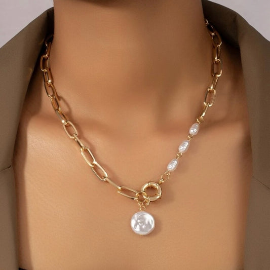 “CHARLOTTE” - Elegant gold plated pearl link necklace