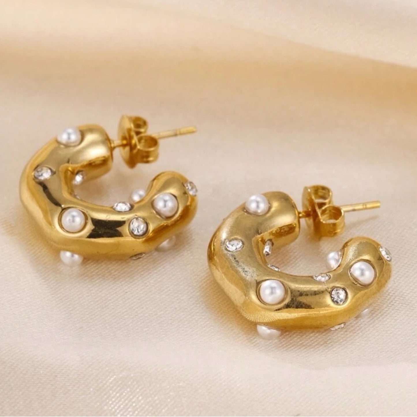 “Bella” 18K Gold Plated Stainless Steel Pearl Hoops