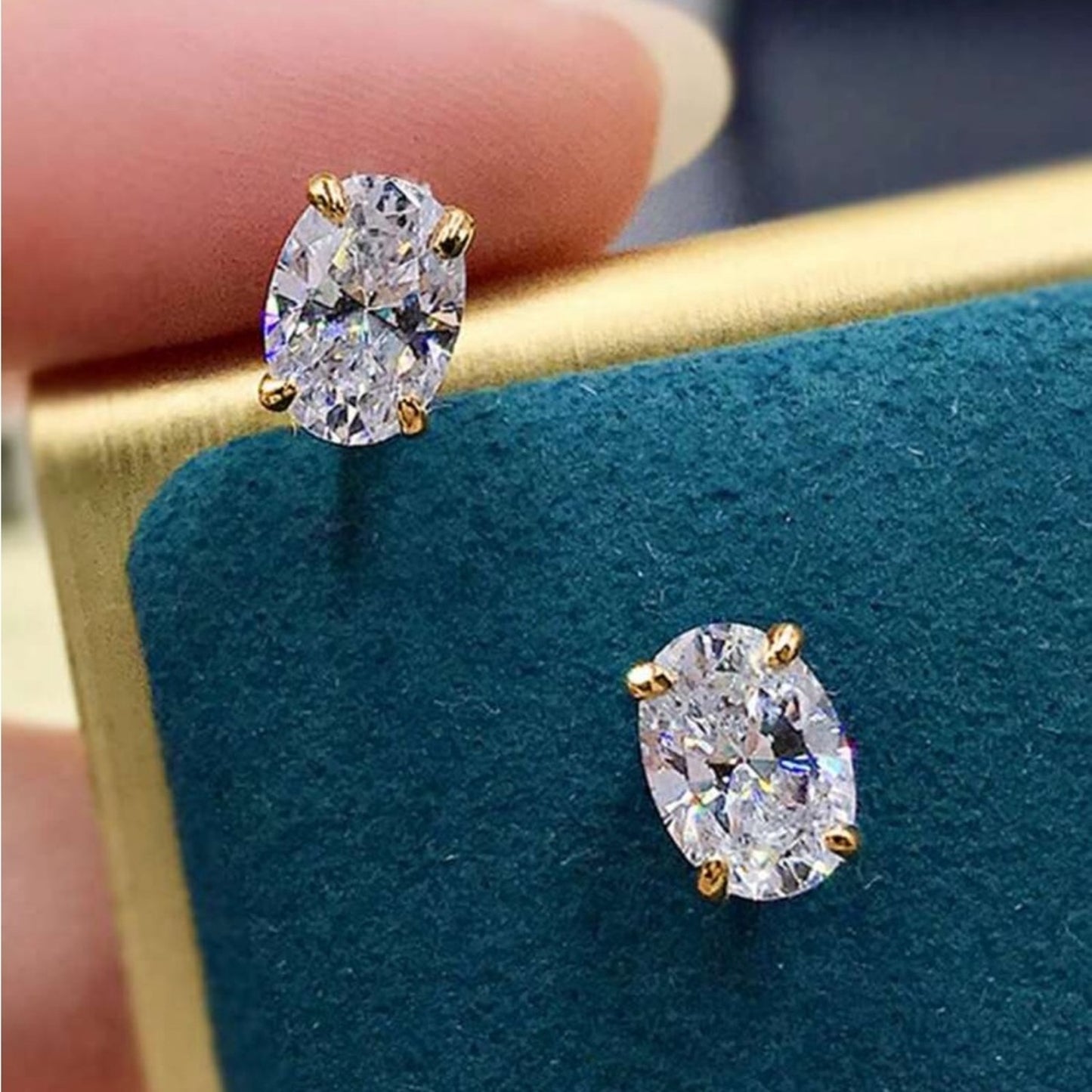 LEXIE 💎 Oval Stud Earrings Stunning!