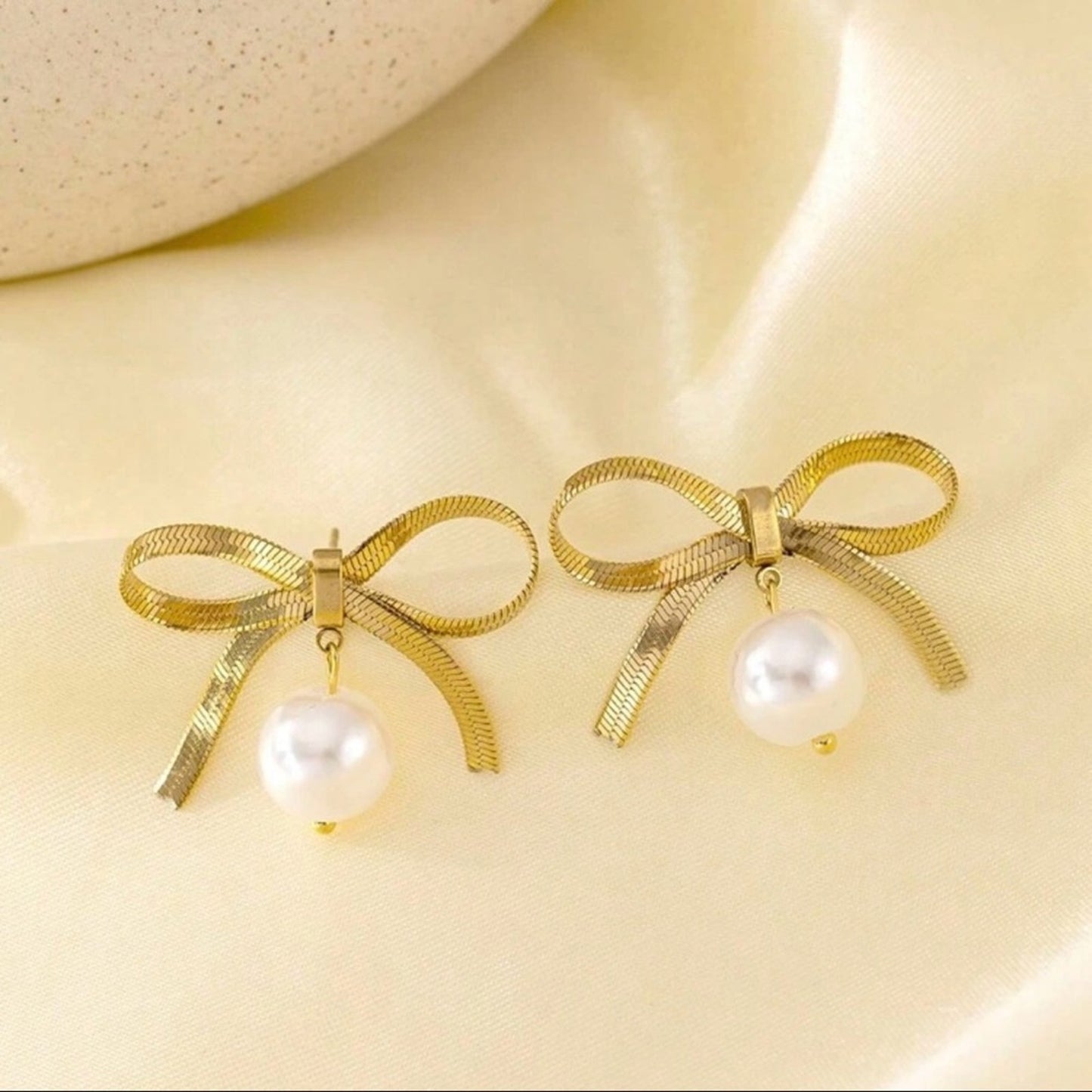 “Millie” Gold Bow Pearl Earrings