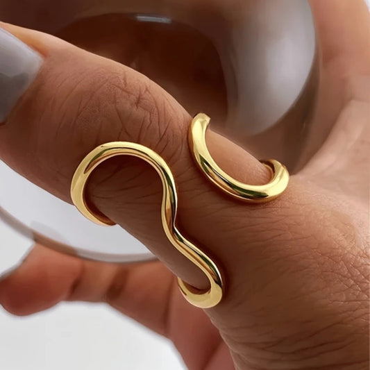 “RiRi” Geometric Gold Ring Sizes 6-8