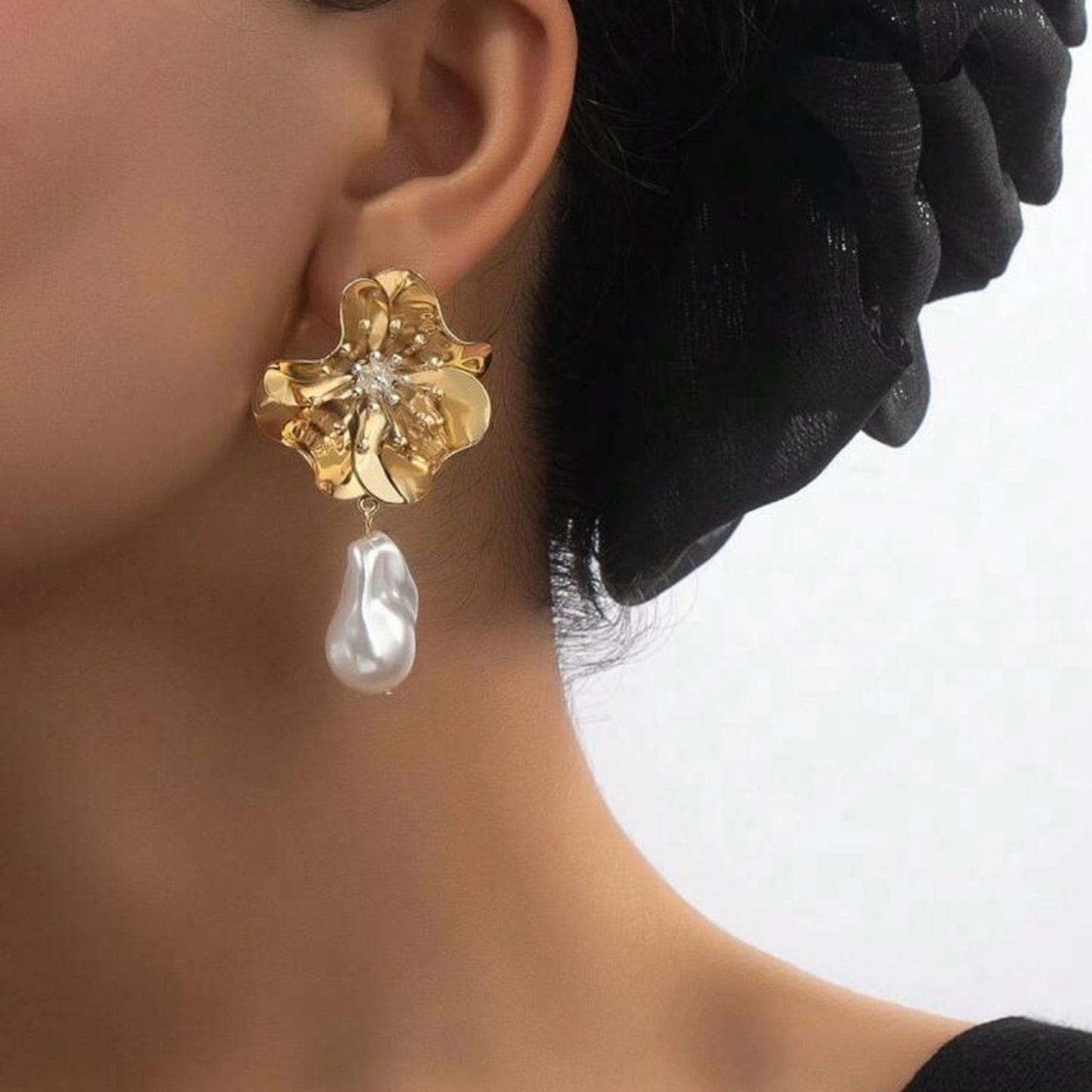 “Nora” Silver (or) Gold Floral Earrings