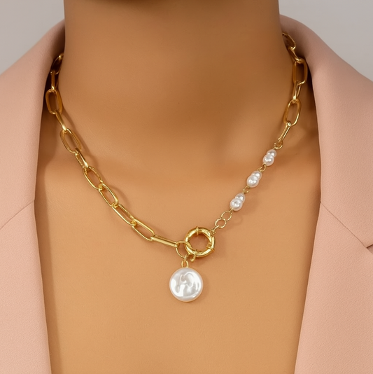 “CHARLOTTE” - Elegant gold plated pearl link necklace