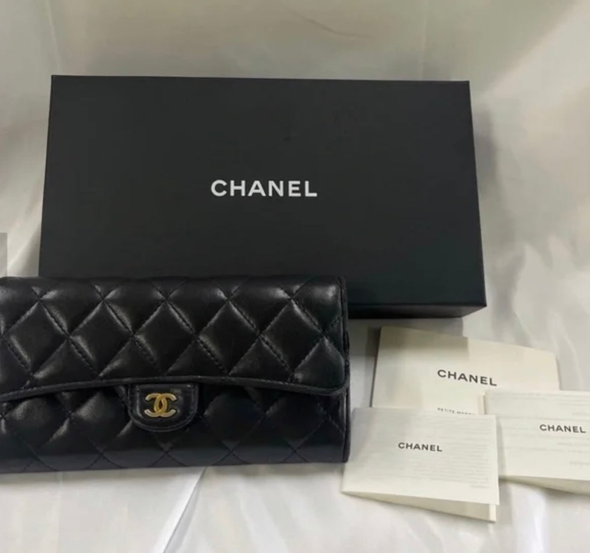 *RE-SALE ITEM* Luxe Black Gold Wallet