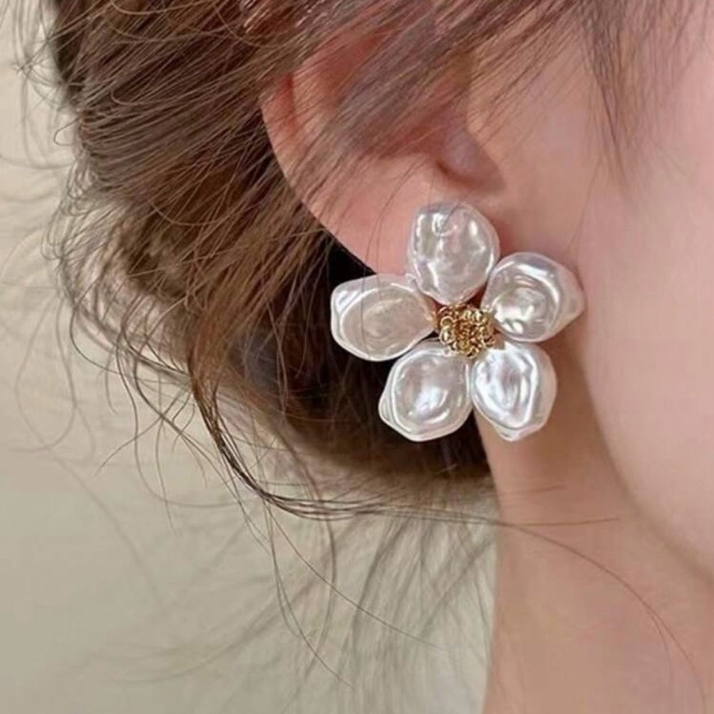“Winona” Floral pearl earrings